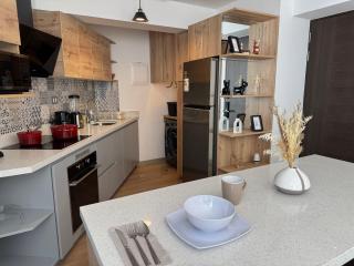 Luxury Tower Top Floor Apartment - - 7