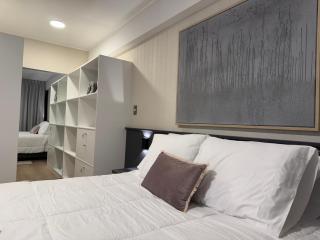 Luxury Tower Top Floor Apartment - - 3