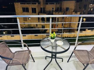 Serenum, bright 2BR with AC, pool, WiFi, Balcony, close to Beach - Mombasa - 5