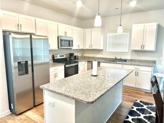 Beautiful Spacious Family-Friendly Home - 5