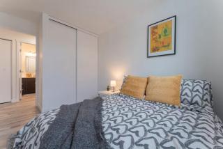 Private neat and cozy room with shared living room and kitchen - Calgary - 8