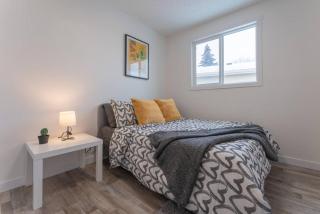 Private neat and cozy room with shared living room and kitchen - Calgary - 6