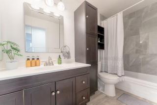 Private neat and cozy room with shared living room and kitchen - Calgary - 4