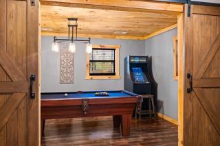 Peaceful Escape w Hot Tub Grill Pool Table - Pigeon Forge - 4