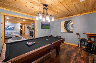 Peaceful Escape w Hot Tub Grill Pool Table - Pigeon Forge - 5