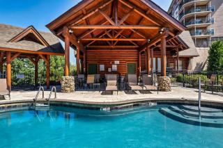 Serene Cabin w Grill Hot Tub & Resort Pool - Pigeon Forge - 5