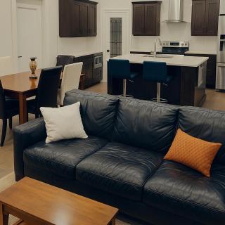 Luxury Nest on 218 - Airdrie - 1