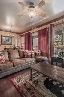 Rustic Escape Cabin w Private Hot Tub & Grill - Pigeon Forge - 8