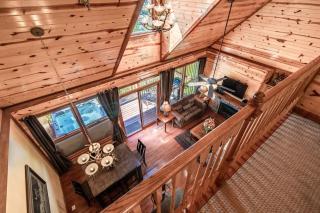 Relaxing Cabin W Hot tub Pool Table and Grill - 5