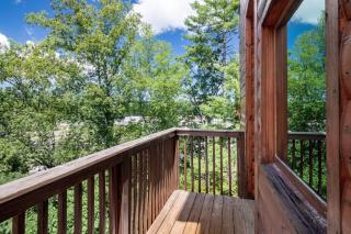 Cozy Haven near Parkway w Hot Tub & Resort Pool - Pigeon Forge - 9