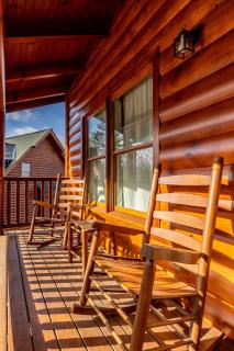 Fun Retreat w Pool Table Hot tub & Grill - Pigeon Forge - 4