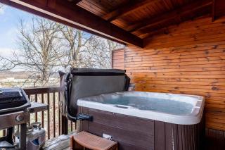 Fun Retreat w Pool Table Hot tub & Grill - Pigeon Forge - 0