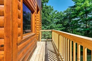 Charming Cabin Getaway w Hot Tub & Grill - Pigeon Forge - 8