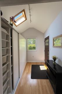 Beautiful two-bedroom residence nestled in the lovely town near Boston - 9