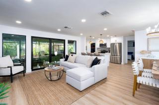 7 min walk to Beach and JW! Golf! Pool! Arcade and Games - Marco Island - 0