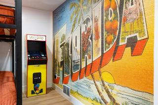 7 min walk to Beach and JW! Golf! Pool! Arcade and Games - Marco Island - 1