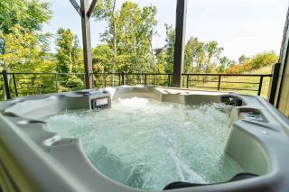 Perfect Base for Dollywood escape w Hot Tub - 9