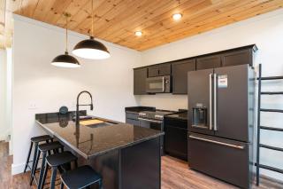 Perfect Base for Dollywood escape w Hot Tub - Sevierville - 3