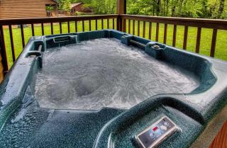 Riverside Retreat Cabin w Hot Tub & Fire Pit - Cosby - 9
