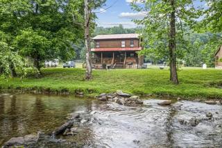 Riverside Retreat Cabin w Hot Tub & Fire Pit - Cosby - 4