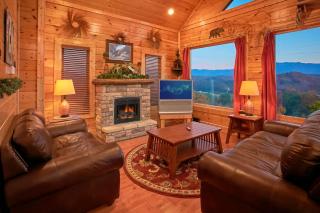Cozy Getaway w View Pool Table Arcade & Hot tub - 0
