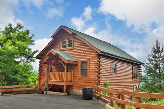 Cozy Getaway w View Pool Table Arcade & Hot tub - Sevierville - 4