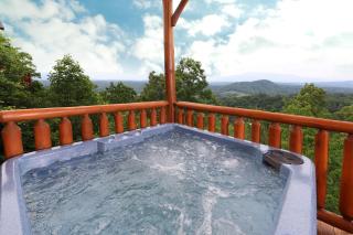Cozy Getaway w View Pool Table Arcade & Hot tub - 3