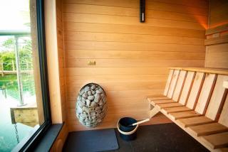 Gorgeous pond-side retreat in rural Rutland, with fabulous interior design - - 2