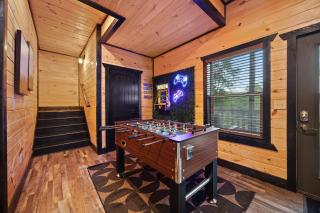 Summer Retreat Hot Tub Game Room w Views - 8
