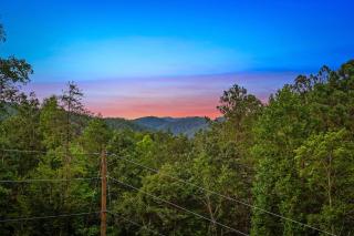Summer Retreat Hot Tub Game Room w Views - Pigeon Forge - 5
