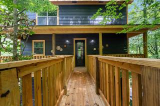 Rustic Cabin Retreat with Indoor Pool & Hot Tub - 5