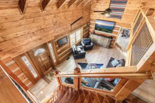 Smokies Getaway with Fire Pit Game Room & Hot Tub - Pigeon Forge - 1