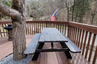 Smoky Mountain Retreat with Game Room Firepit - Sevierville - 9