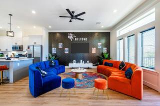Modern "NASA" Home - Billiard, Ping pong, Rooftop - Houston - 0