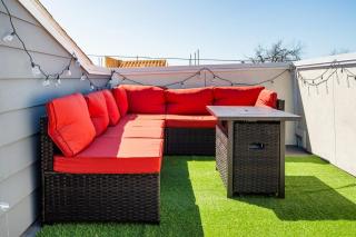 Modern "NASA" Home - Billiard, Ping pong, Rooftop - Houston - 3