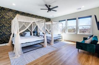 Modern "NASA" Home - Billiard, Ping pong, Rooftop - Houston - 6
