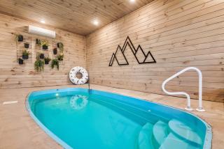 Charming Hideaway with Private Pool Hot Tub & Views - 9