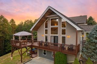 Cabin Haven Theater Game room Hot Tub Yard - 9