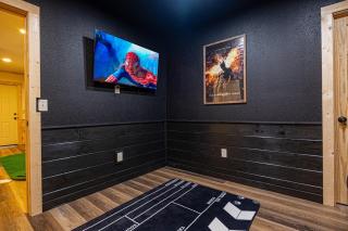 Cabin Haven Theater Game room Hot Tub Yard - 3