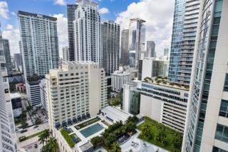 Studios in Brickell with Pool, Gym, free parking and Game Room - 3