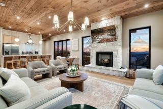 A Haven of Comfort Elegance Views and Hot tub - 3