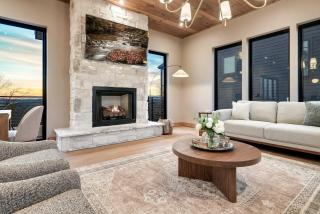 A Haven of Comfort Elegance Views and Hot tub - 2