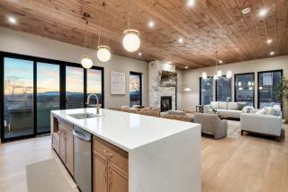 A Haven of Comfort Elegance Views and Hot tub - 3