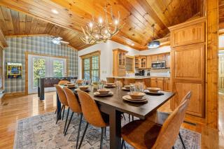 Luxury Cabin w Hot Tub Games Views await - 8
