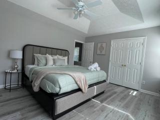 Serene Townhouse By ATL Airport - 8