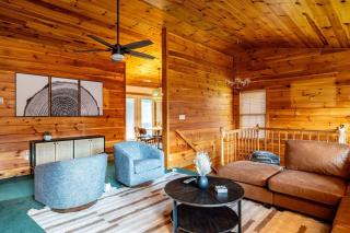 Spacious Family Home with Hot Tub Game & Play room - Sevierville - 9