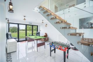 Farm House Manor Luxury 8 bedrooms & 7 bathrooms Farm House & 40 mins away from Tower - - 8