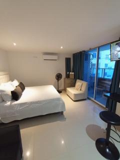 Stylish Studio with Sea View Balcony - 8
