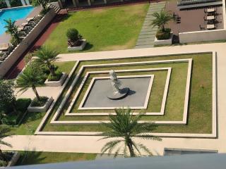 Free Pool Access near MOA 318 - 6