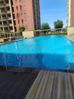 Free Pool Access near MOA 318 - 8